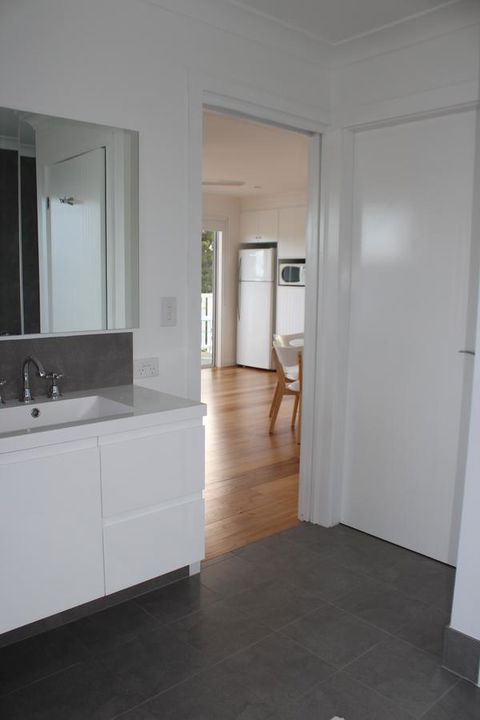 Red Waratah - Accommodation in Bendigo 14