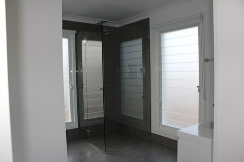 Red Waratah - Accommodation in Bendigo 15
