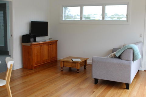 Red Waratah - Accommodation in Bendigo 5
