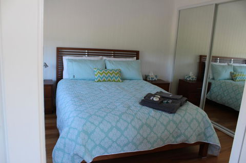 Red Waratah - Accommodation in Bendigo 6