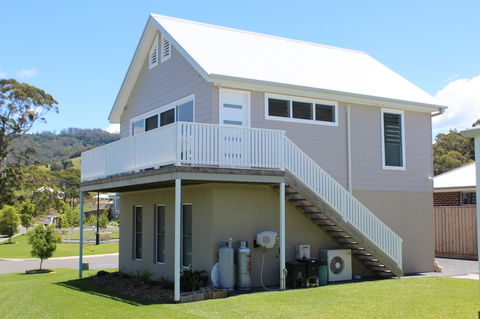 Red Waratah - Accommodation in Bendigo 3