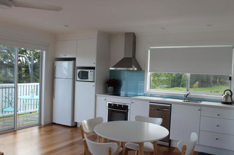 Red Waratah - Accommodation in Bendigo 8