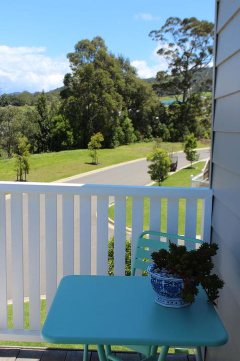 Red Waratah - Accommodation in Bendigo 1