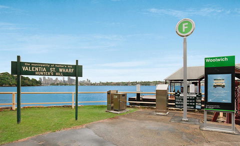 Elegant Family Home Close To Harbour And Views - Accommodation in Bendigo 16
