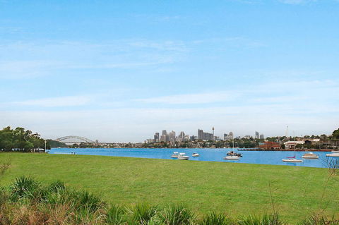 Elegant Family Home Close To Harbour And Views - Accommodation in Bendigo 17