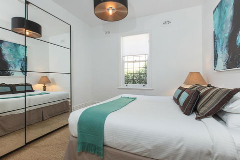 Elegant Family Home Close To Harbour And Views - Accommodation in Bendigo 1