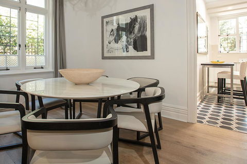 Elegant Family Home Close To Harbour And Views - Accommodation in Bendigo 4