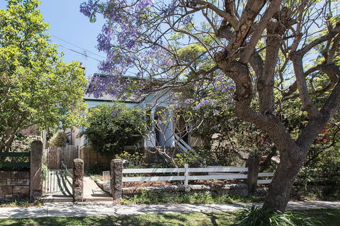 Elegant Family Home Close To Harbour And Views - Accommodation in Bendigo 15