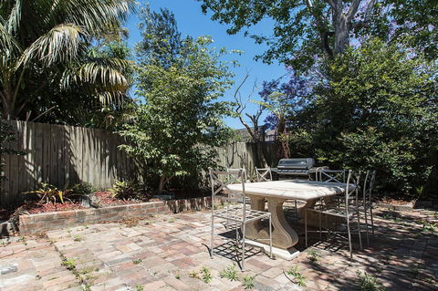 Elegant Family Home Close To Harbour And Views - Accommodation in Bendigo 14