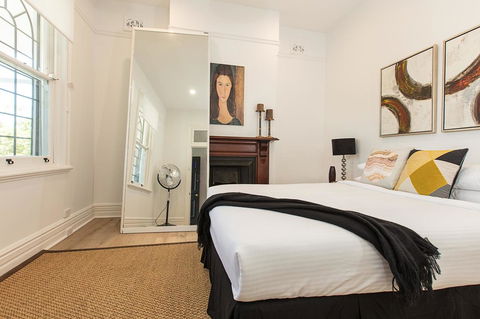 Elegant Family Home Close To Harbour And Views - Accommodation in Bendigo 2