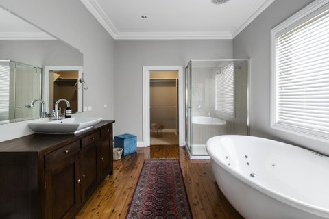 The Spa Cottage With HotTub, Netflix & Stan - Accommodation in Bendigo 12