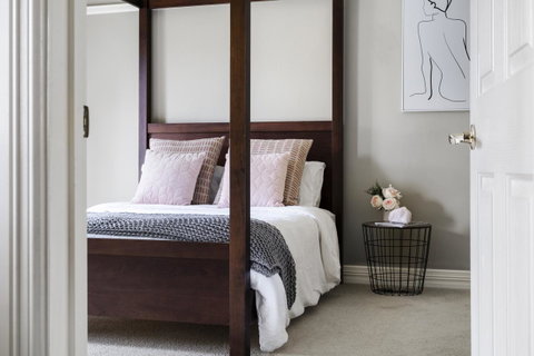 The Spa Cottage With HotTub, Netflix & Stan - Accommodation in Bendigo 1