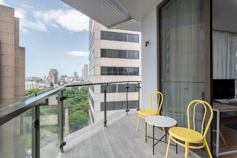 Sydney CBD Modern 2 Bedroom Apartment + Free Car Parking - Accommodation in Bendigo 18