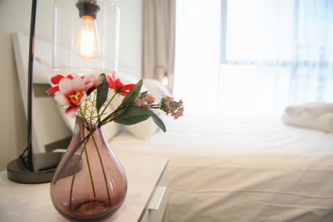 Sydney CBD Modern 2 Bedroom Apartment + Free Car Parking - Accommodation in Bendigo 27