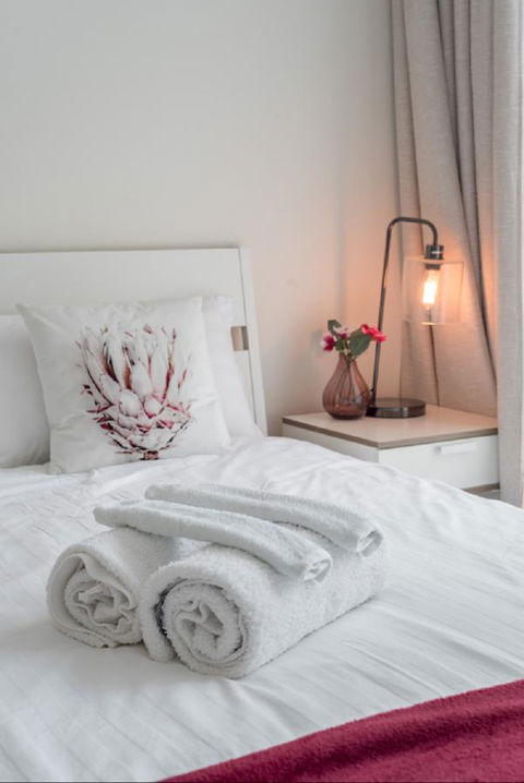 Sydney CBD Modern 2 Bedroom Apartment + Free Car Parking - Accommodation in Bendigo 10