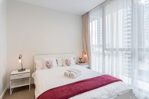 Sydney CBD Modern 2 Bedroom Apartment + Free Car Parking - Accommodation in Bendigo 8