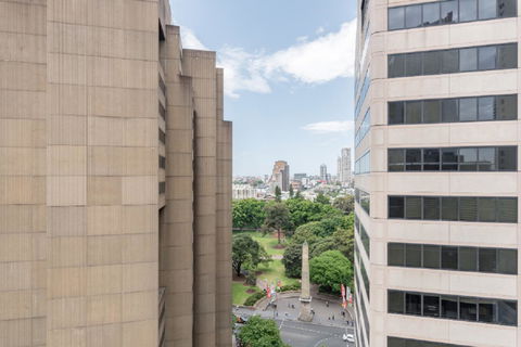 Sydney CBD Modern 2 Bedroom Apartment + Free Car Parking - Accommodation in Bendigo 31