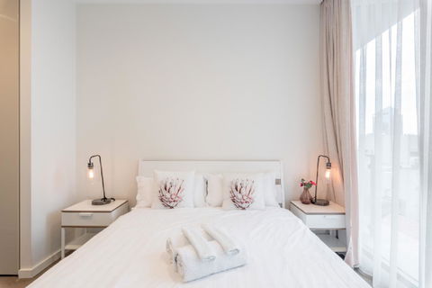 Sydney CBD Modern 2 Bedroom Apartment + Free Car Parking - Accommodation in Bendigo 7