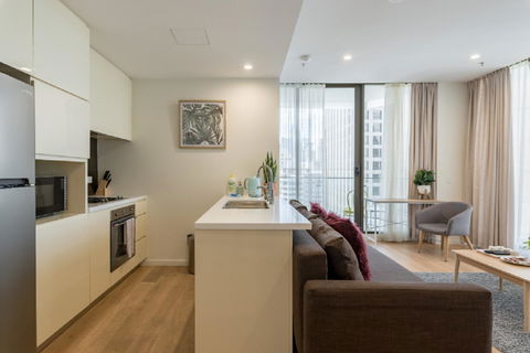 Sydney CBD Modern 2 Bedroom Apartment + Free Car Parking - Accommodation in Bendigo 21