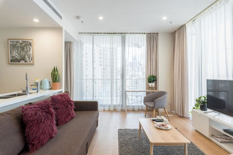 Sydney CBD Modern 2 Bedroom Apartment + Free Car Parking - Accommodation in Bendigo 2
