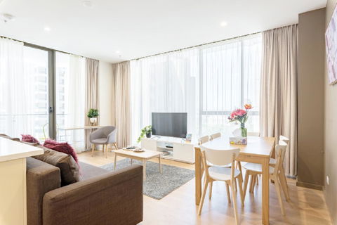 Sydney CBD Modern 2 Bedroom Apartment + Free Car Parking - Accommodation in Bendigo 0