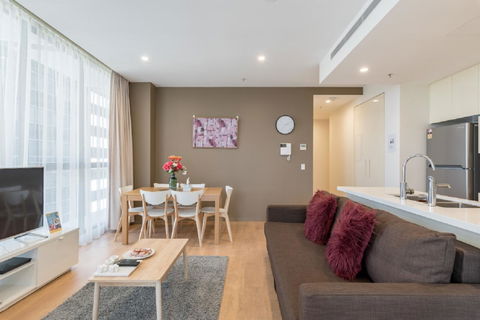 Sydney CBD Modern 2 Bedroom Apartment + Free Car Parking - Accommodation in Bendigo 1