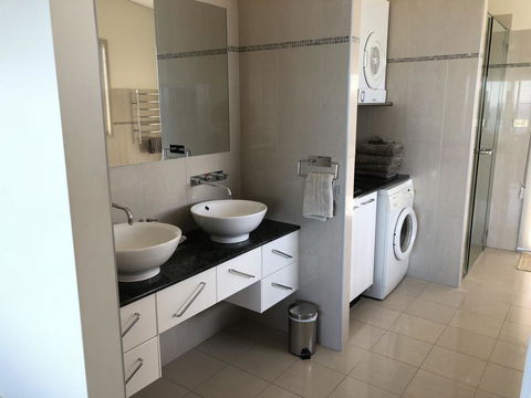 OceanScape Luxury Beachfront Villas - Accommodation in Bendigo 4