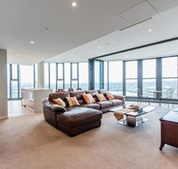 180 water view three bedroom wooden furniture - Accommodation in Bendigo