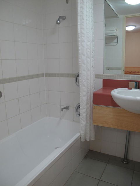 Crowne Plaza Alice Springs Lasseters, An IHG Hotel - Accommodation in Bendigo 6