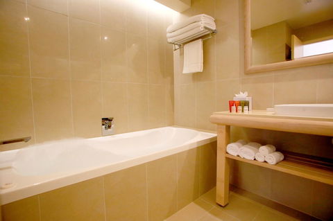 Crowne Plaza Alice Springs Lasseters, An IHG Hotel - Accommodation in Bendigo 30
