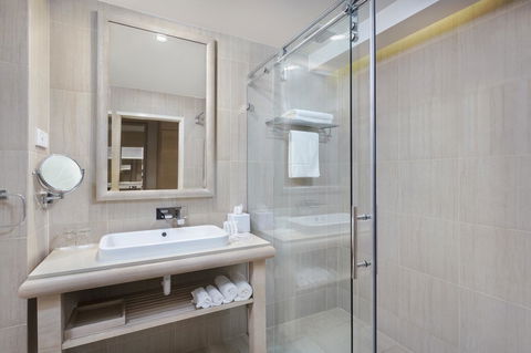 Crowne Plaza Alice Springs Lasseters, An IHG Hotel - Accommodation in Bendigo 3