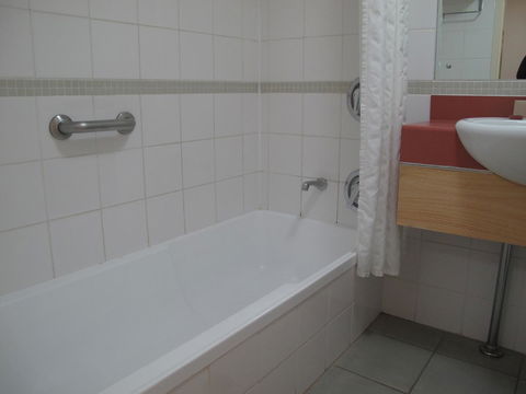 Crowne Plaza Alice Springs Lasseters, An IHG Hotel - Accommodation in Bendigo 5