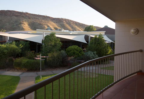 Crowne Plaza Alice Springs Lasseters, An IHG Hotel - Accommodation in Bendigo 18