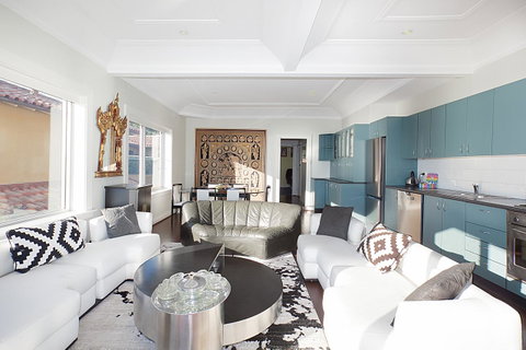 Art Deco Apartment With Breathtaking Water Views - Accommodation in Bendigo 7