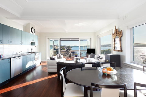 Art Deco Apartment With Breathtaking Water Views - Accommodation in Bendigo 0
