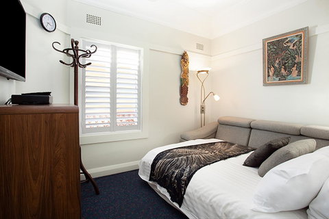 Art Deco Apartment With Breathtaking Water Views - Accommodation in Bendigo 9