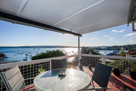 Art Deco Apartment With Breathtaking Water Views - Accommodation in Bendigo 3
