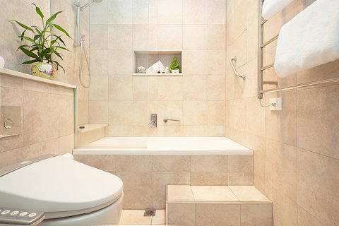 Art Deco Apartment With Breathtaking Water Views - Accommodation in Bendigo 5