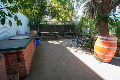Elkira Court Motel - Accommodation in Bendigo 1
