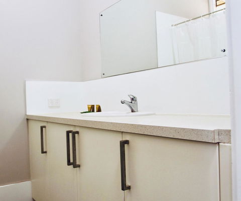 Erldunda Desert Oaks Resort - Accommodation in Bendigo 11