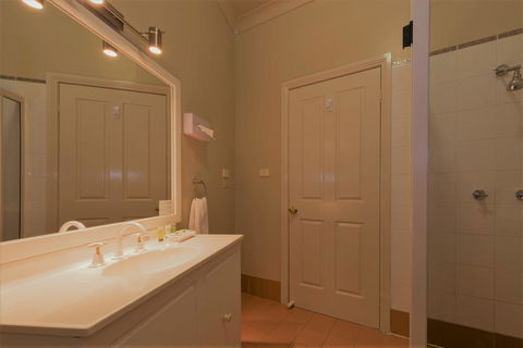 Bowen Inn Motel - Accommodation in Bendigo 1