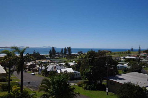 Breakers 1, 13 East Street - Accommodation in Bendigo 0