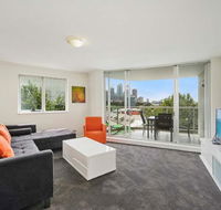 Bridge and Sails - Views of the Bridge and Opera House from this Executive 2BR Apartment in Darlinghurst - Accommodation in Bendigo
