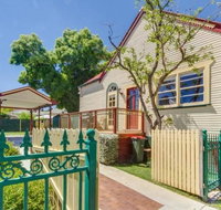Bright 3-bedroom apartment - Central Armidale - Accommodation in Bendigo