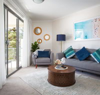 Bright Modern Apartment Steps From Beach and Ferry - Accommodation in Bendigo