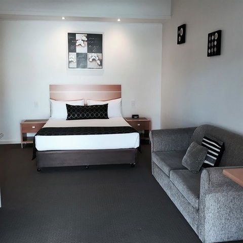 Burkes Hotel Motel - Accommodation in Bendigo 3