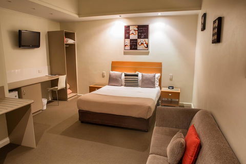Burkes Hotel Motel - Accommodation in Bendigo 0