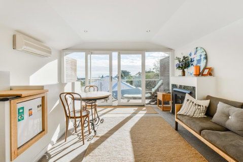 By The Seaside - Accommodation in Bendigo 1