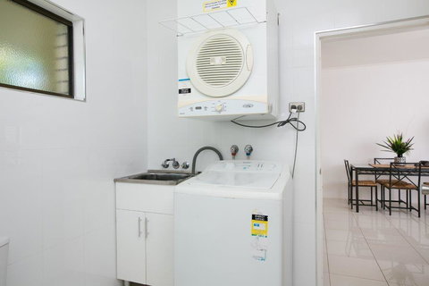 Cairns Reef Retreat - Accommodation in Bendigo 2