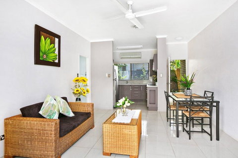 Cairns Reef Retreat - Accommodation in Bendigo 0